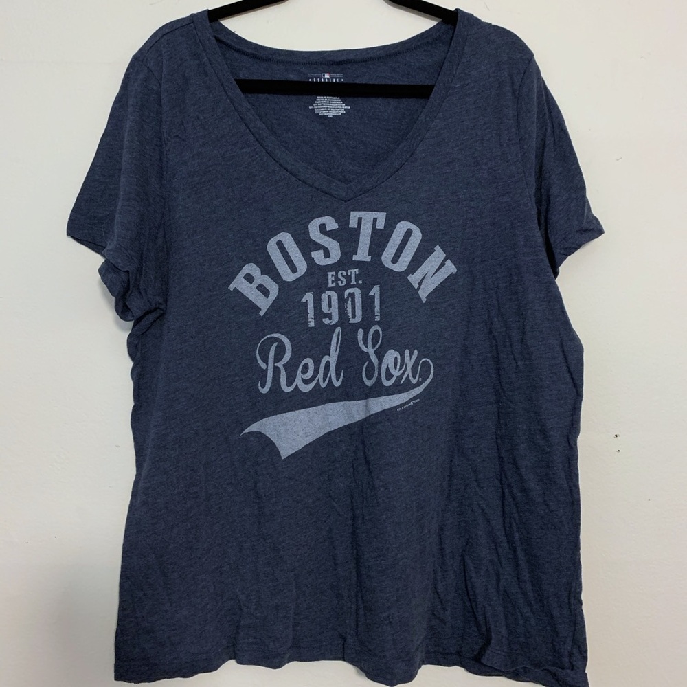 5th & Ocean Size XXL Boston Red Sox V-Neck Tee